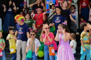 Crianças compartilham mensagens inspiradoras no Culto Kids Verbo da Vid